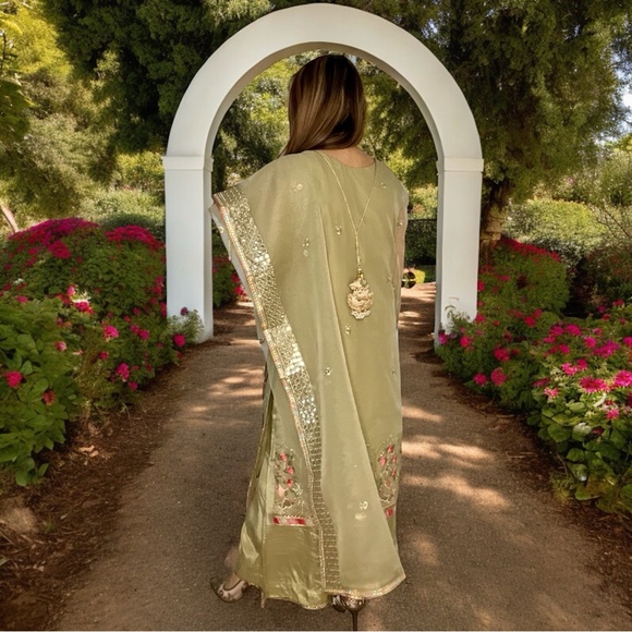 Green Pakistani Suit, Dress, Salwar Kameez - Picture 4 of 11